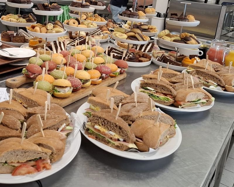 Verse belegde broodjes uit onze keuken