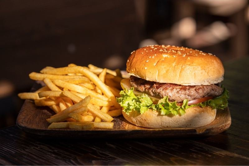 De Lenna burger met friet