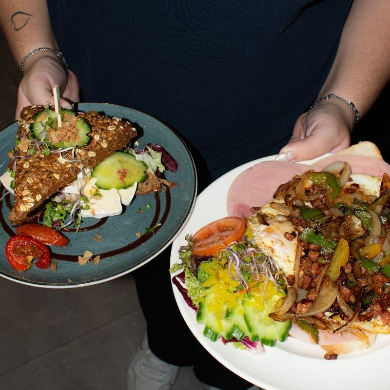Twee lunchgerechten van de kaart